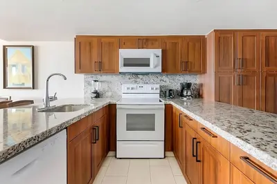 Fun-filled Adventures at this Paradise! Full Kitchen, Outdoor Pool, Free Parking