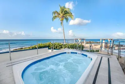 Image de Just What You Were Looking For! Onsite Pool, Free Parking, Beach Front