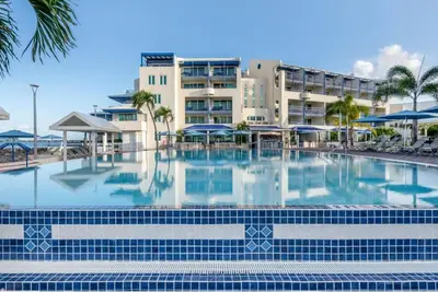 Image de Your Home Away From Home! Onsite Pool, Free Parking, Beach Front