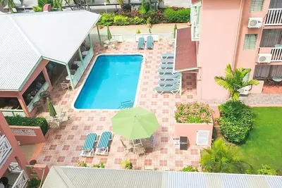 Image de Beach Retreat: 3 Spacious Room w/ Complete Amenities, Living Area & Kitchenette