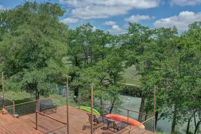 Image de 4/3 Riverfront Home & Firepit!