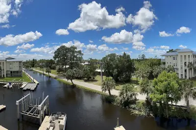 Image de Waterfront Condo in Suwannee, Florida with private dedicated boat slip