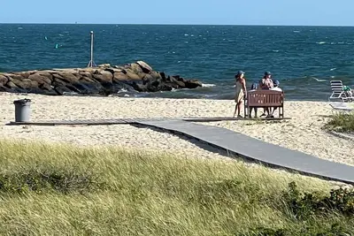 Image de 3 level townhouse with a private beach, pool, tennis and pickle ball!