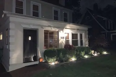 Image de Hot tub and private dead end road -super comfy cozy stay in Albany, Ny.