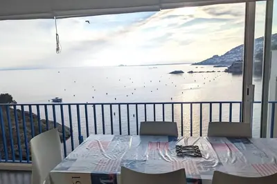 Image de Location sur la plage de La Almadrava, Roses. Appartement avec vue mer, terrasse privée, cuisine équipée. Reserve maintenant!