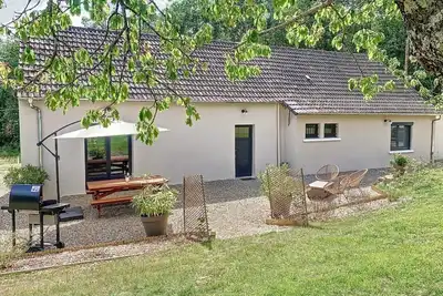 Image de Gîte cosy en forêt avec terrasse, proche étang et loisirs, 3 chambres, wifi, plancha et parking