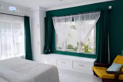 Image de A cozy self-catering apartment, 5minutes to the center and 7mins to t rainforest