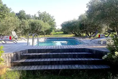 Image de Maison provençale pleine nature + piscine et parc