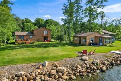 Image de Pontoon Rental, Great Fishing, Guest House, Swimming off of Dock, & More!