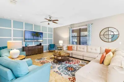 Image de Beautiful Decorated Home with Pool-1401mvd