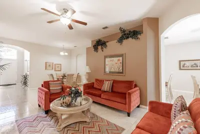 Image de Lovely 4Bed Pool Home with Spa and Game Room-246bd