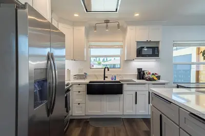 Image de Peaceful Escape: near Lax / Long Beach/ Sofi /Forum/ wlk 2 Dignity Sport Park