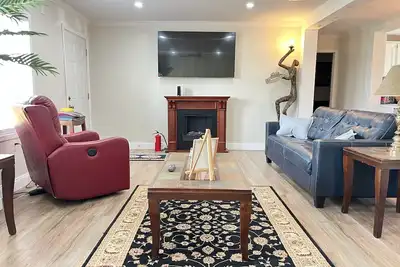 Image de Come Stay At the Blue House! Entire Home In The Country With Lots Of Space