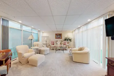 Image de Ocean-view apartment with patio & W/D - walk to museums, dining, & shops