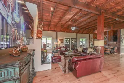 Image de Rustic Luxury on Hilltop amazing views & Sunsets secluded yet close to Nashville