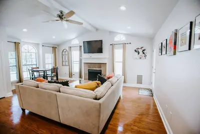 Image de Cattle House - Soak in the Texas Hill Country vibe