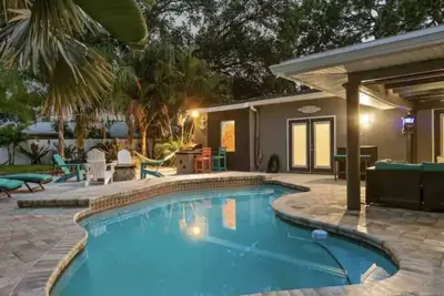 Image de Cozy retreat heated pool close to beaches