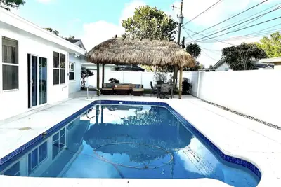 Image de Heated pool home with Tiki Hut.