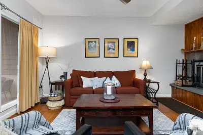 Image de Ski in/out, fireplace, Dog friendly all amenities!