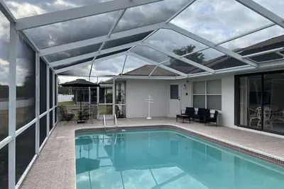 Image de 3/2 spacious house w/ screened in pool perfect for a Big Family. getaway