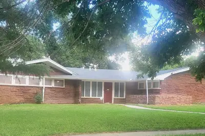 Image de Empty Nest 50s retro home