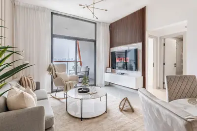 Image de Apartment with City Skyline View, Pool & Gym Access