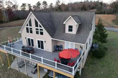 Image de Pinnacle Views. Nearby golf, winery bar & grills. Sleeps 12