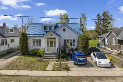 Image de Lakefront Estate Home W/Guest House Private Beach!