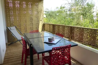 Image de Capbreton. Rés. Coeur boisé appt avec terrasse et wifi. Espace vert