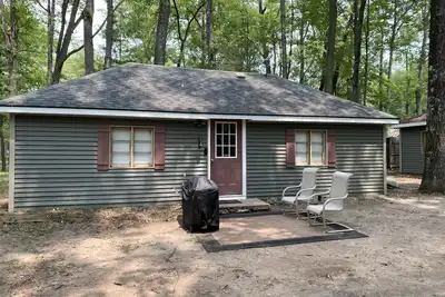 Image de Shelly J Cabin at Kin Cabins w Ac, fireplace, canoe