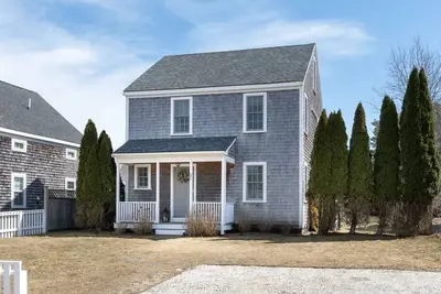 Image de Renovated Naushop Home!