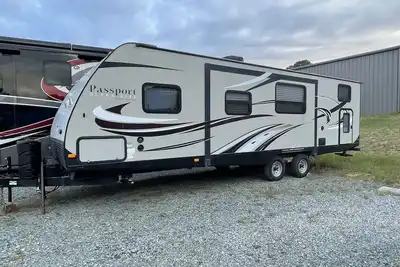 Image de Long Term Stay Rv that is Dog Friendly in ex-prison! !