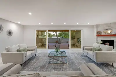 Image de Golf / Fenced / 4 Br 3 Ba / Guest Suite / East