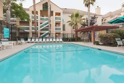 Image de Close to San Francisco Zoo! 2 Spacious Units, Free Breakfast, Pool, Pet-friendly