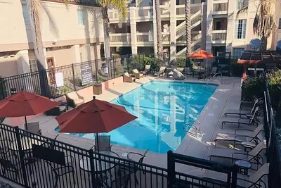 Image de Linda Mar Beach Trip! 2 Relaxing Units, Free Breakfast, Kitchen, Outdoor Pool!
