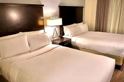 Image de Relax and Recharge! 2 Modern Units, Free Breakfast, Pet-friendly, Pool, Kitchen!