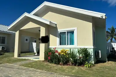 Image de OceanAire Crest! Cozy Ocean-Front Villa, Pool, Tennis, 24hr security.