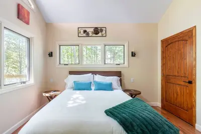 Image de Home for Holidays Maple Treehouse Near Asheville - Pet Friendly