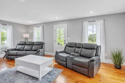 Image de High Street Haven-20 mins to Acadia!