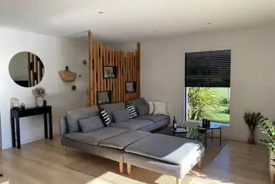 Image de Maison de campagne avec Jacuzzi sur terrasse - Dans village étape!