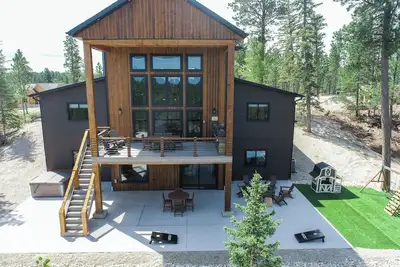 Image de Incredible 5000+ Sq. Ft. Lodge w/ Large Outdoor Space w/Hot Tub and Fire Pit!