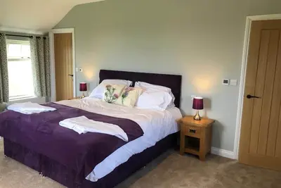 Image de The Old Hay Barn - Rural Cottage Surrounded by Ancient Meadowland