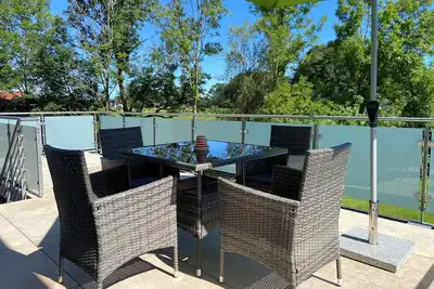 Image de Riverside apartment (overseas)