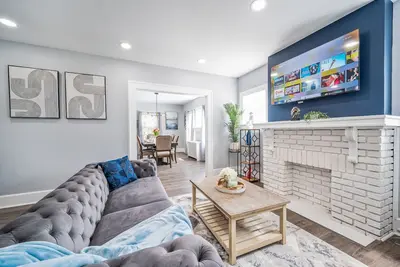 Image de Lavish 3 Bedroom 1 Bath house-10 minutes to Ewr/ Free parking for multiple cars.