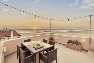Oceanfront Luxury: Rose in the Sand – Direct Beach Access & Stunning Views