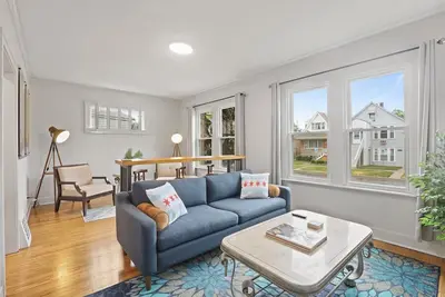 Image de Berwyn Bungalow - Explore Chicago from a Modern, Hip Bungalow vacation home.