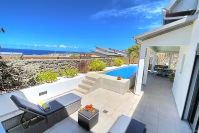 Image de Villa Bois de Source/ Piscine Chauffée - 4 Chb - 4 Sdb - 8 pers max