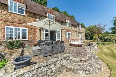 Image de Large House With Tennis Court and Games Room!