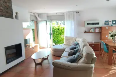 Image de Casa Familiar Rodeada de Viñedos, con Piscina y Sala de Juegos