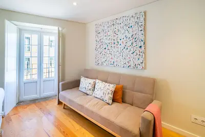 Image de Discover Lisbon's History: Stylish Duplex in Alfama With Riverview